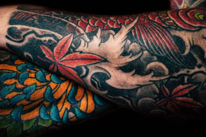 Etapy gojenia tatuażu: jak przebiega proces i co robić, by tatuaż szybko się zagoił?