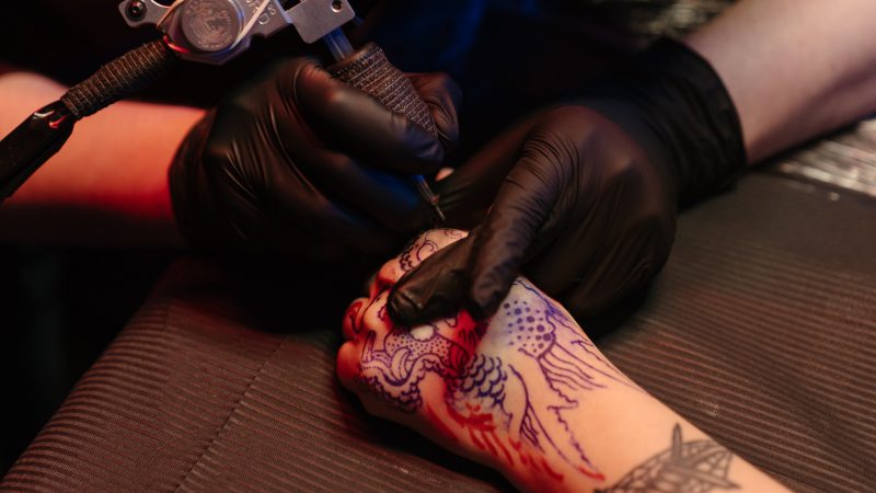 Ile trwa sesja tatuażu